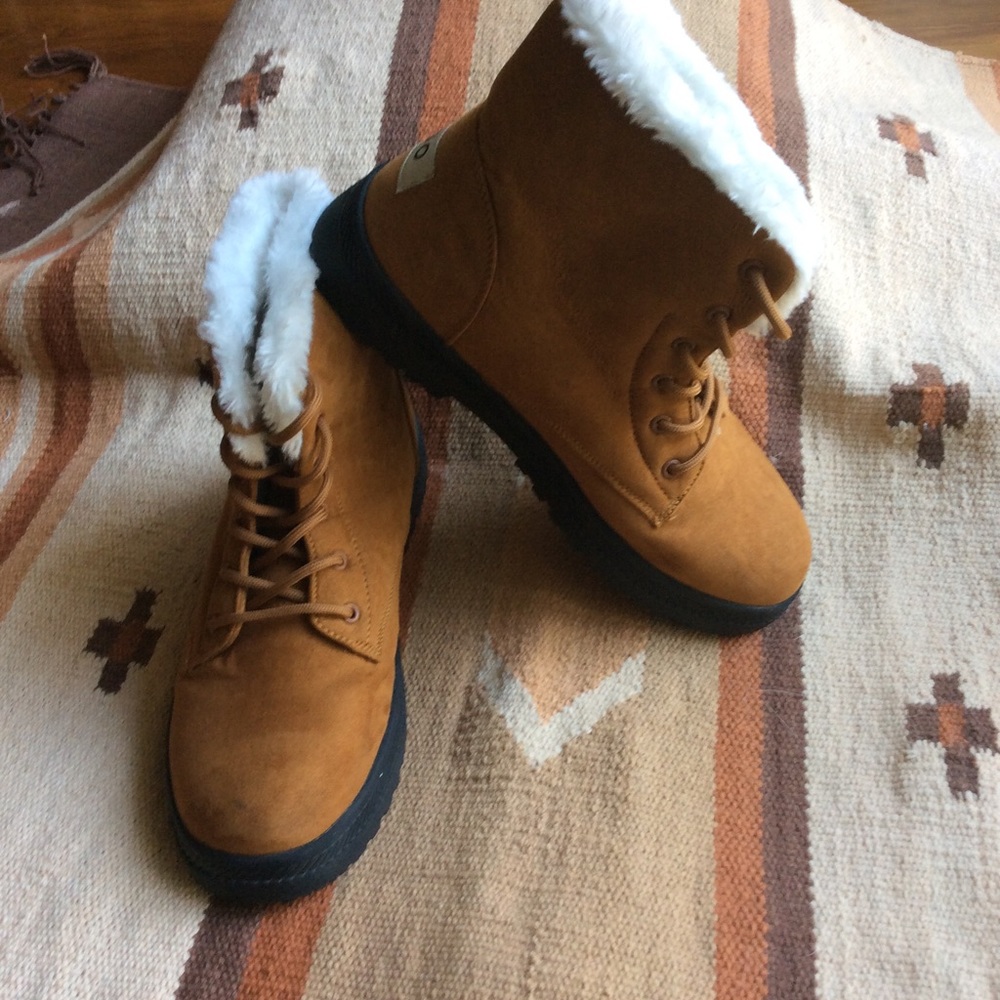 NEW W/0 BOX VEGAN LEATHER SHEARLING ANKLE BOOTS 9M